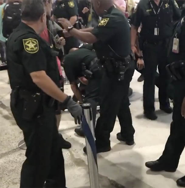 YOUTUBE Florida, 300 voli cancellati: rissa passeggeri polizia