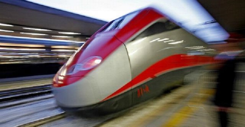 Mestre, lanciavano sassi contro un Frecciarossa: fermati 6 ragazzini. "Era una gara"