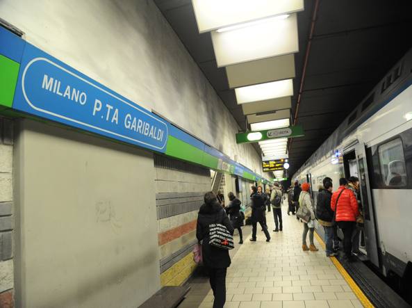 Milano, 27enne spagnolo svenuto sui binari dopo "notte da leoni". E' giallo