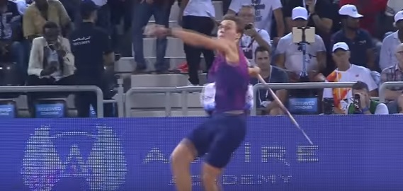 YOUTUBE Thomas Rohler, lancio col giavellotto da record ma molto pericoloso