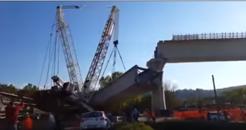 Varese, gru crolla: il cavalcavia che sta costruendo è troppo pesante