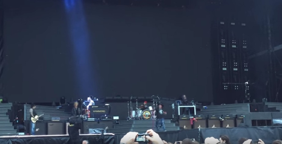 Guns N' Roses, omaggio a Chris Cornell e ai Soundgarden sul palco di Dublino