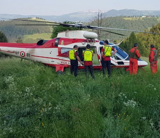 Vicenza, tragedia al Giro d'Italia: tifoso muore precipitando nel dirupo