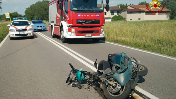 Incidente Castel d'Azzano, schianto auto-moto: un morto e una donna ferita2