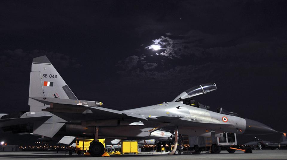 India, aereo militare scomparso vicino confine con la Cina