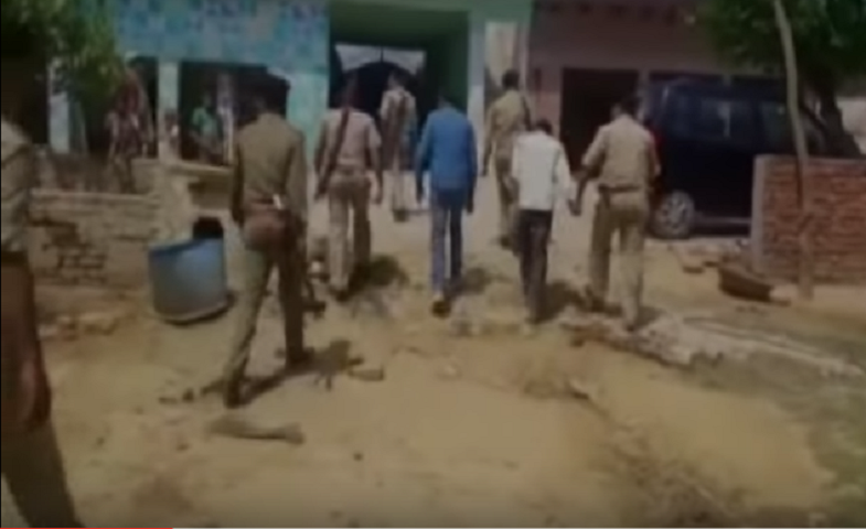 Mamma e figlia molestate in strada in India da 14 uomini