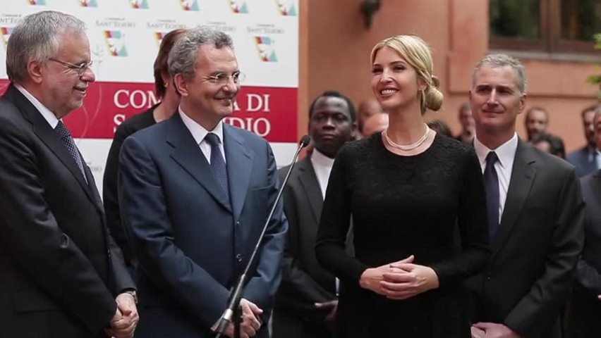 Ivanka Trump a Roma incontra donne vittime della tratta e scoppia a piangere