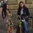 Jade Halliwell canta "Hallelujah" con un'artista di strada. La vogliono a Britain's Got Talent04