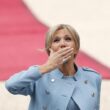 Francia, Lady Macron arriva sola alla proclamazione: il vestito è prestato04