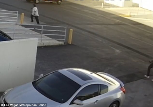 Las Vegas, ruba auto ma non sa usare cambio manuale