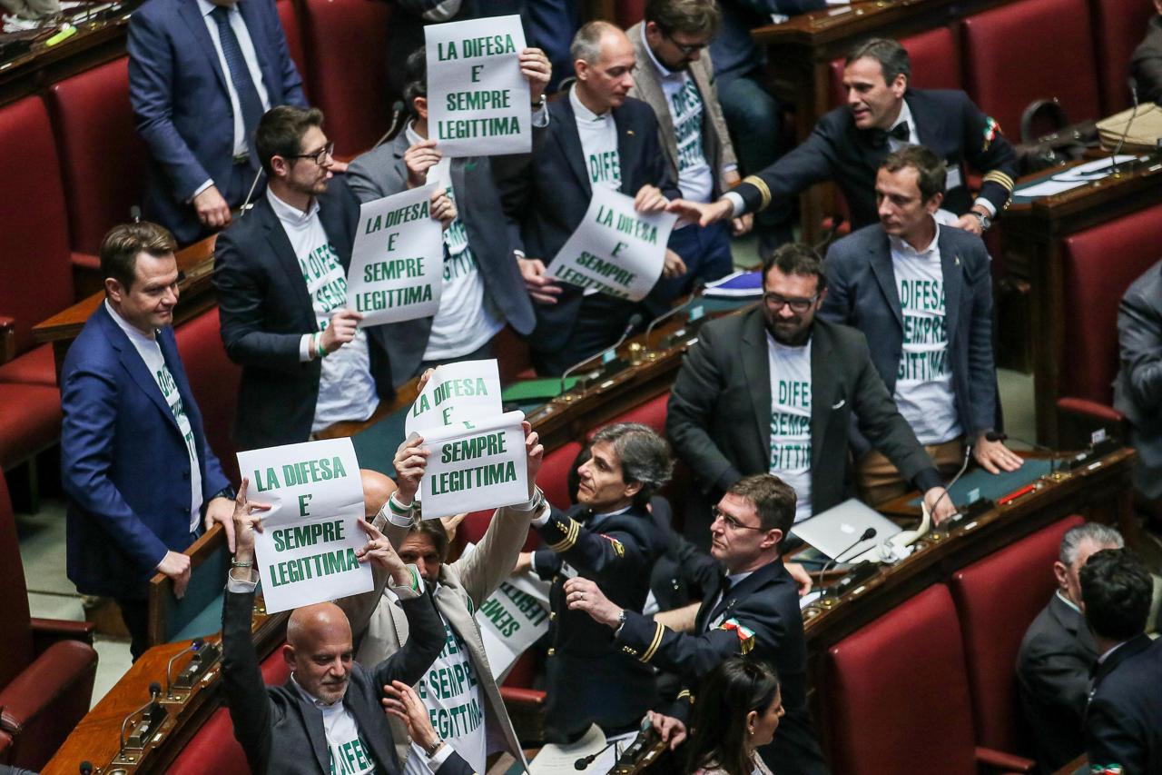 Legittima difesa, salta accordo tra Pd e Forza Italia. Berlusconi: "Voteremo contro"