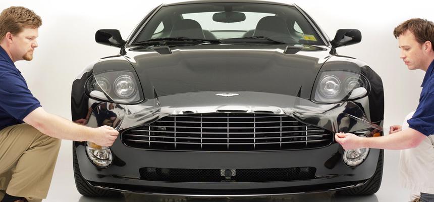 Graffi sulla macchina, la pellicola che li cancella. 350 euro e dura 10 anni