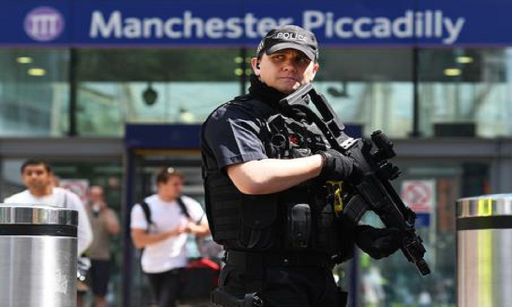 Manchester, bruciata la porta di una moschea. L'imam: "Una ritorsione"