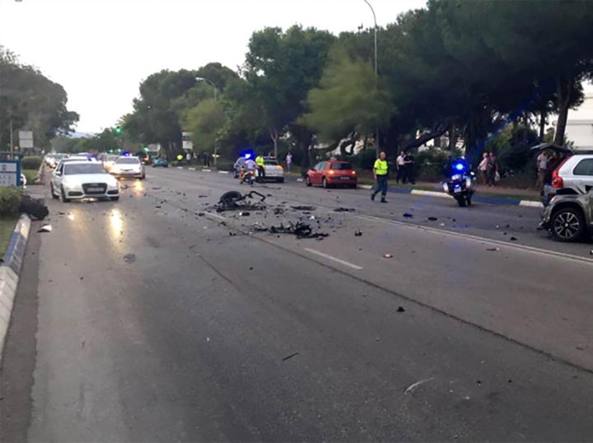 Marbella, auto contro la folla. Non è terrorismo: "Lite tra turisti inglesi in vacanza"