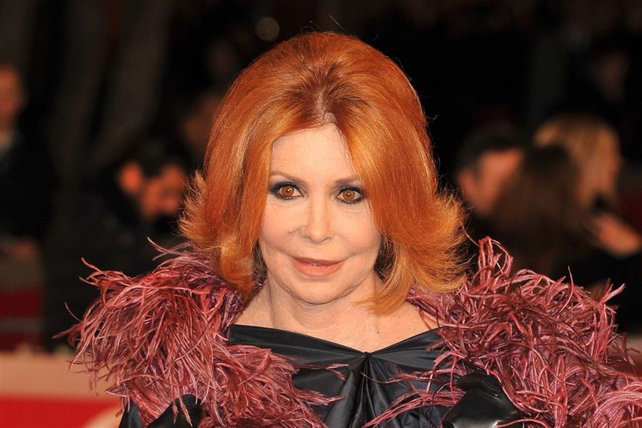 Marina Ripa di Meana show a La Zanzara: "I cani? sono meglio dei grillini"