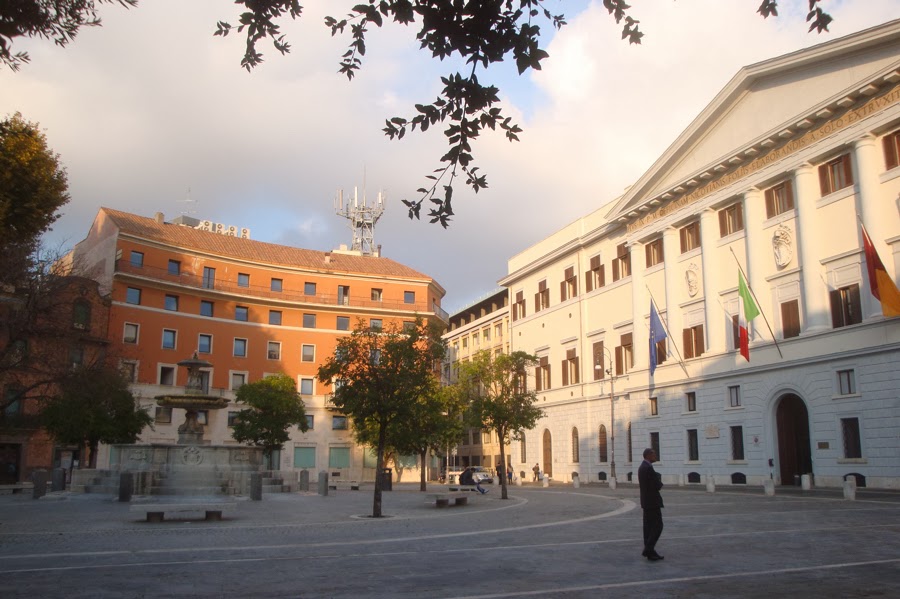 Roma, senzatetto ubriaco accoltella uomo alla fermata del bus a Trastevere
