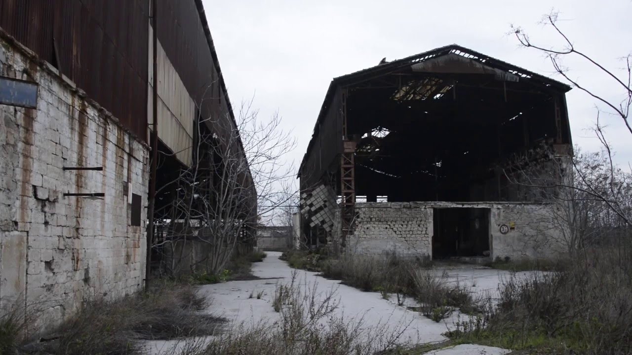 Bari, scheletro trovato in uno stabile abbandonato: si indaga per omicidio volontario