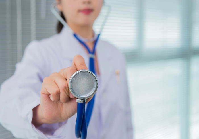 Medico condannato per omicidio paziente: curò il tumore maligno con omeopatia