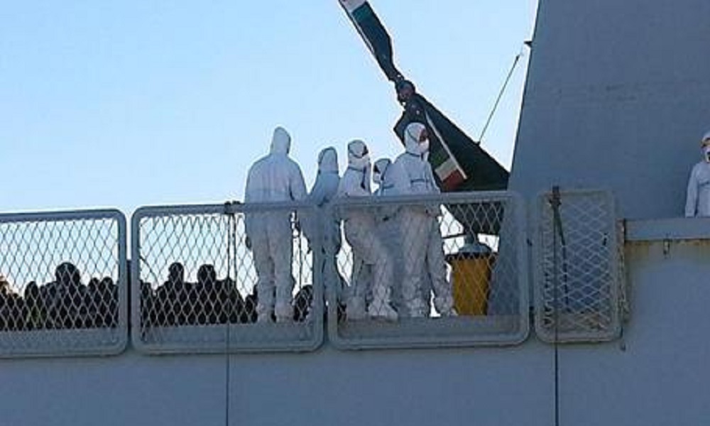 Migranti, Maurizio Gasparri: "Le attività del Moas meritano un'indagine a livello internazionale"