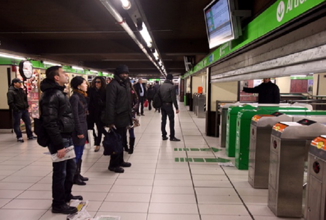 Milano, metropolitana linea 3 bloccata per un cane in galleria