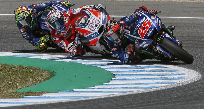 MotoGp Francia, Maverick Vinales vince: cadono Rossi e Marquez