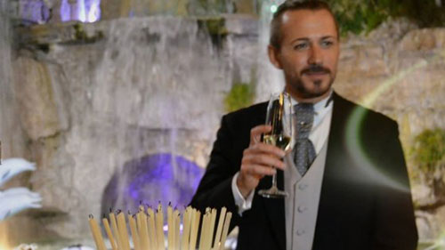 YOUTUBE Nello Ruggiero sposa se stesso: è il primo matrimonio da single