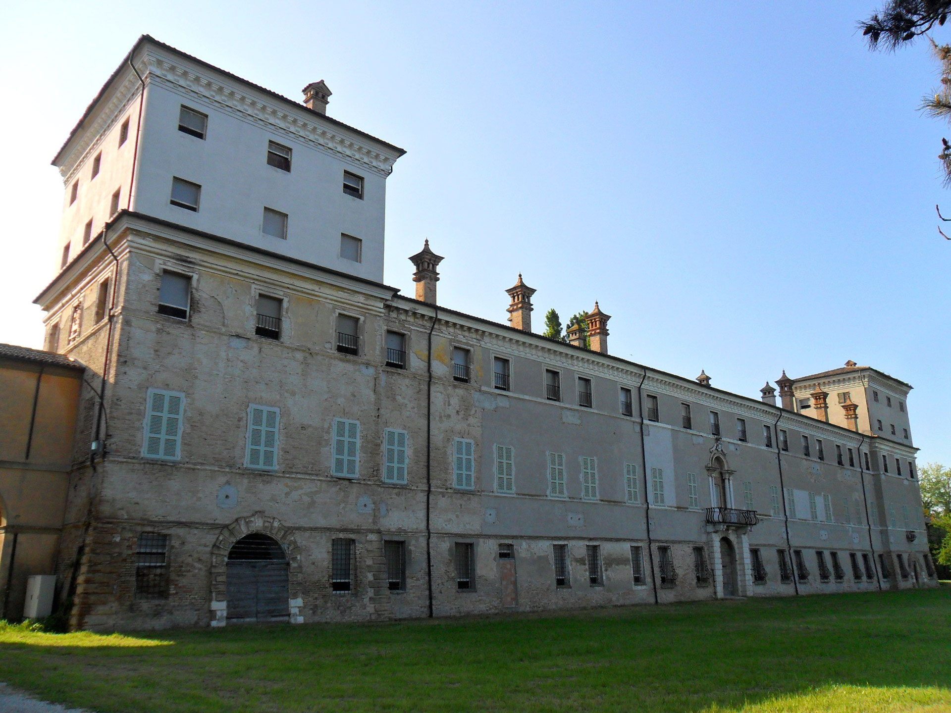 Ravenna Festival, i pipistrelli rischiano di far saltare i concerti di Baustelle e Tony Allen