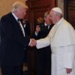 Donald Trump da Papa Francesco. Ecco i regali che si sono scambiati05