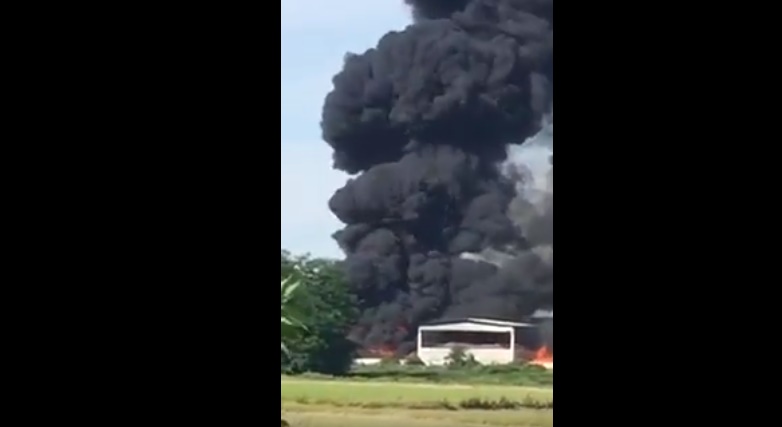 YOUTUBE Incendio di rifiuti speciali: nube nera in provincia di Pavia