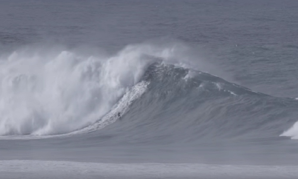 Francisco Porcella vince l'Oscar del surf per aver cavalcato un’onda da 22 metri
