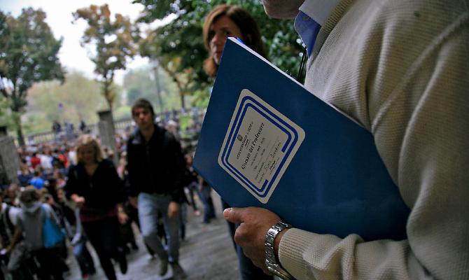 Scuola, governo trova intesa: 52mila prof assunti tra precari e supplenti