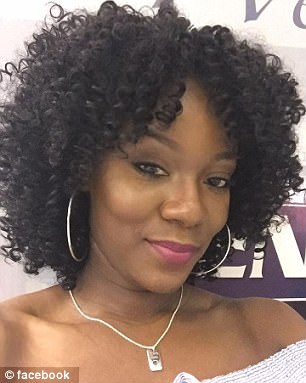 Beccata in auto con lo studente di 15 anni: prof licenziata e a processo03