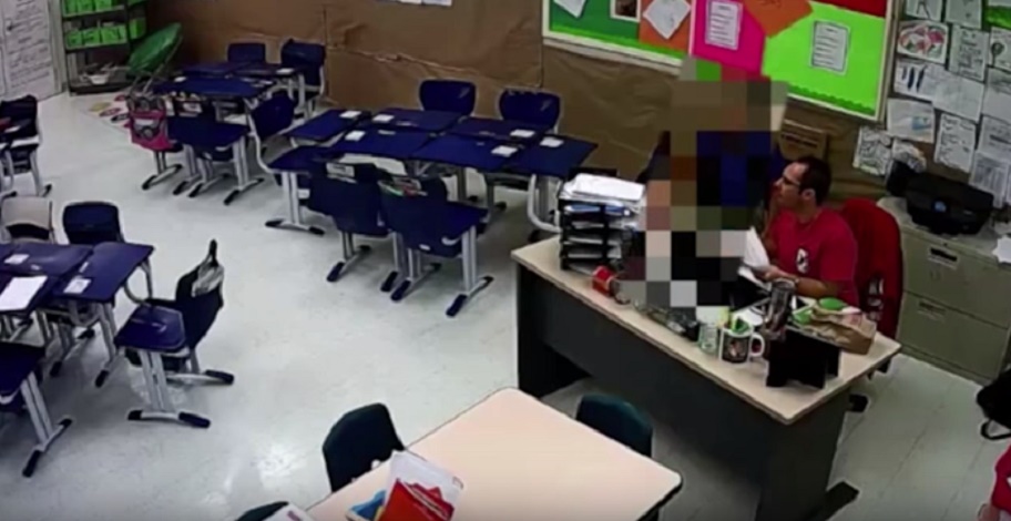Professore bacia studente di 10 anni, VIDEO lo incastra: licenziato e denunciato