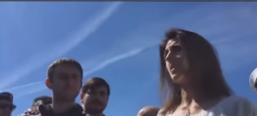 Virginia Raggi a Ostia: "Già mi prendono in giro per le orecchie..."