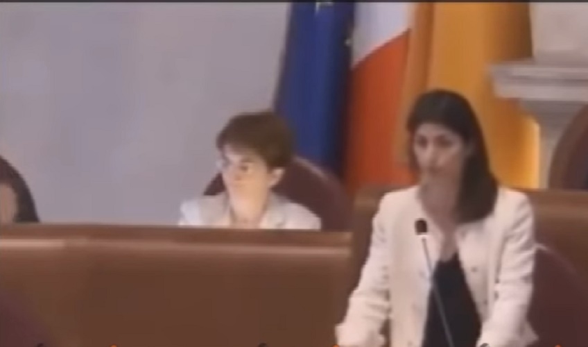 Virginia Raggi: "Governo deve aiutare lavoratori Alitalia"