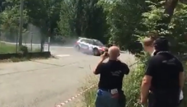 YOUTUBE Incidente al rally Torino, il VIDEO dello schianto. Nove indagati per la morte del bimbo