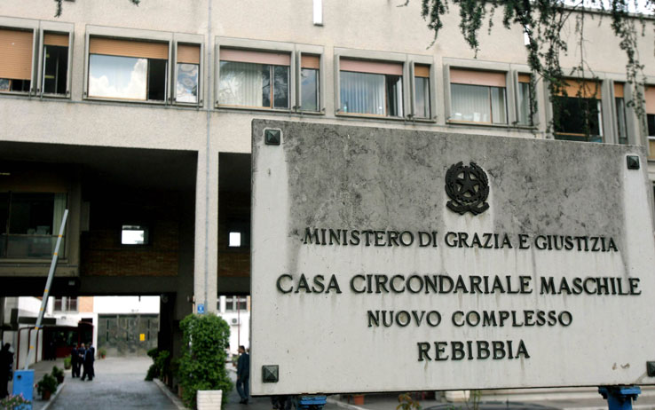 Roma, vendevano droga nel carcere di Rebibbia: 6 arresti