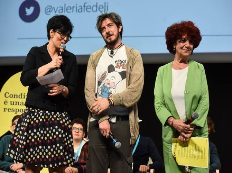 YOUTUBE Paolo Ruffini, parolacce agli studenti a incontro su cyberbullismo. Ministro si arrabbia