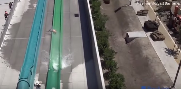 YOUTUBE Si lancia dallo scivolo acquatico, bimbo di 10 anni atterra sul cemento