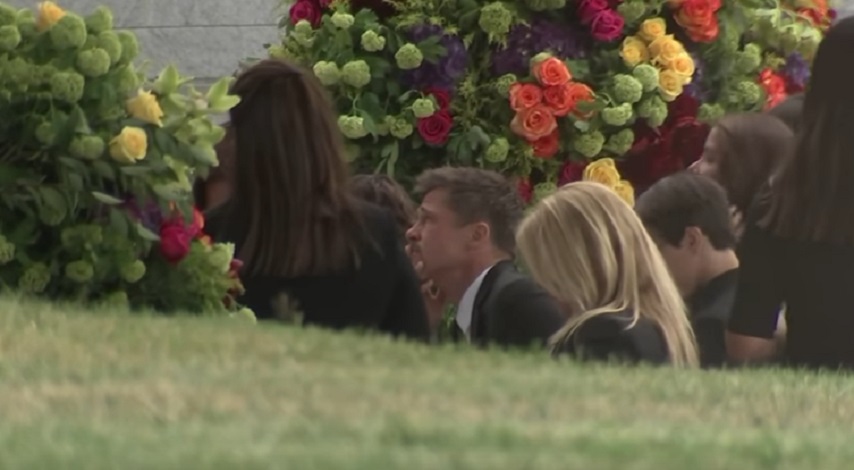 YOUTUBE Chris Cornell, anche Brad Pitt e Brad Pitt e Pharrel Williams al funerale