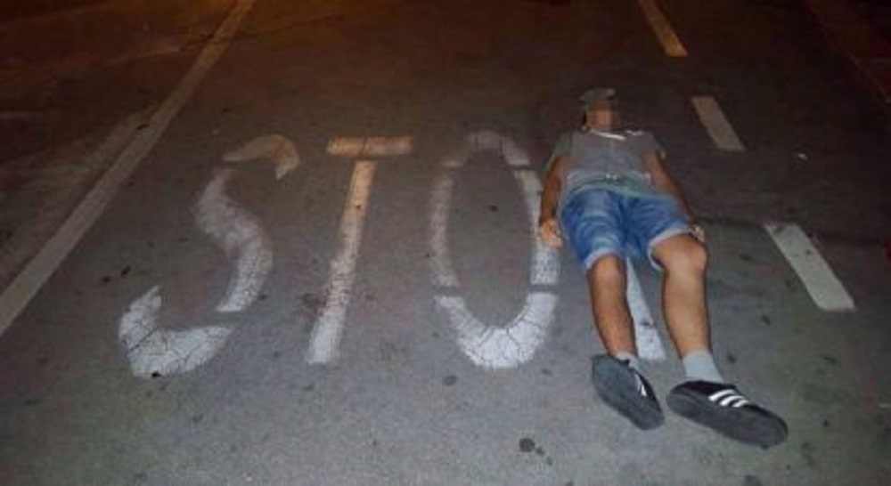 Mestre, roulette russa sulla strada: ragazzini si sdraiano e attendono le auto