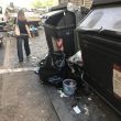 Roma Prati: escremento umano in mezzo ai rifiuti, davanti supermercato e... Cassazione FOTO