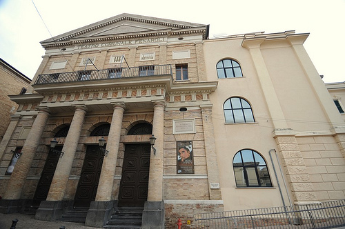 Lanciano (Chieti), coperto il fascio littorio del Teatro Fenaroli