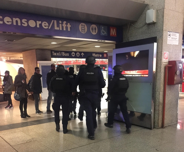 Roma Termini, turista coreana picchiata e derubata dal branco in piena notte