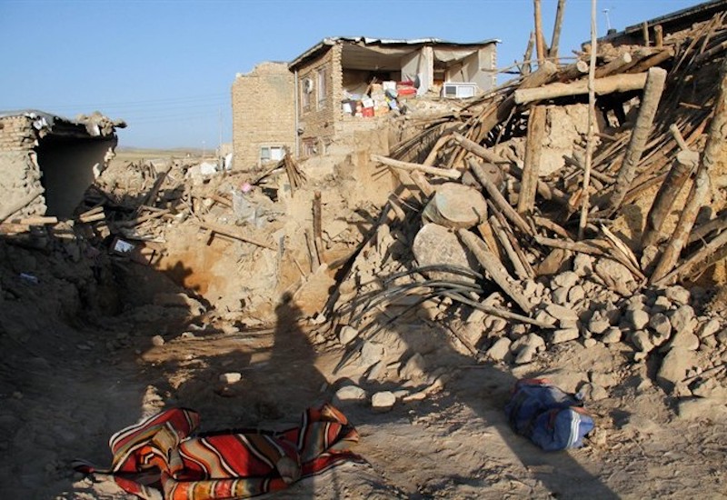 Terremoto Iran, forte scossa 5.7 a 800 km da Teheran: 2 morti e black out