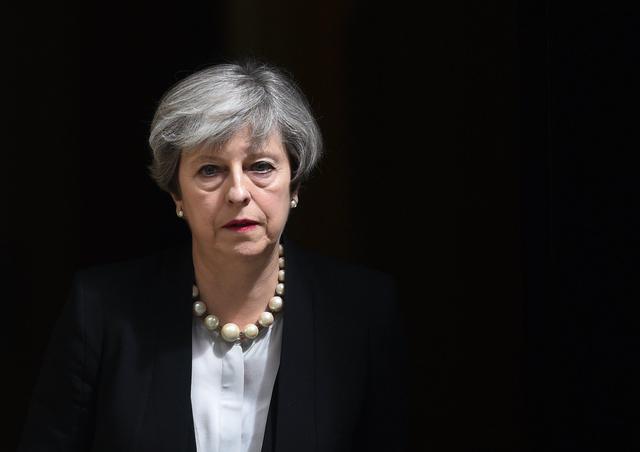 Social media, l'accusa di Theresa May: "Megafono dei terroristi"