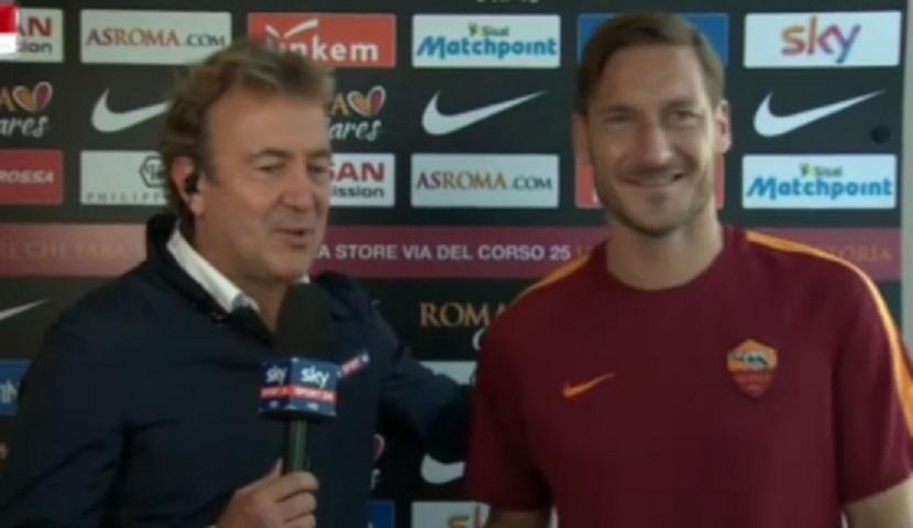 Francesco Totti, incursione davanti telecamere Sky: "Stanotte non dorme neanche io"