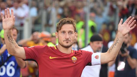 Francesco Totti, Mario Adinolfi: "Non ha mica fatto la storia, è Roma che è cafona"