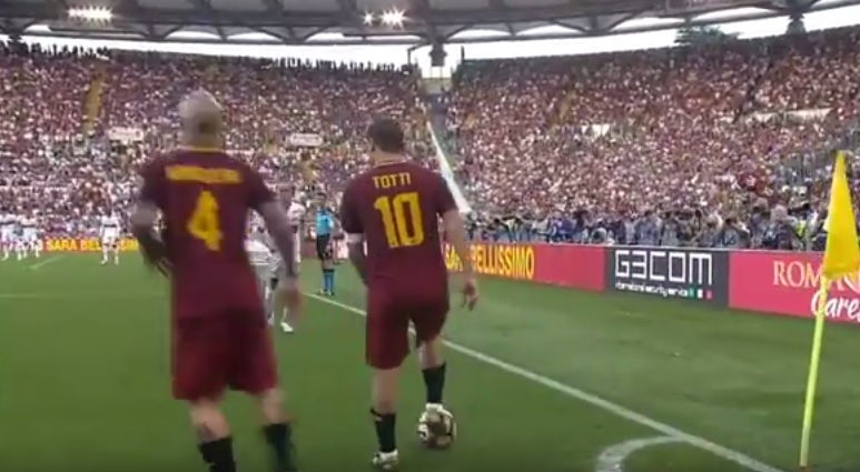 YOUTUBE Francesco Totti, gli ultimi secondi in campo commentati da Caressa