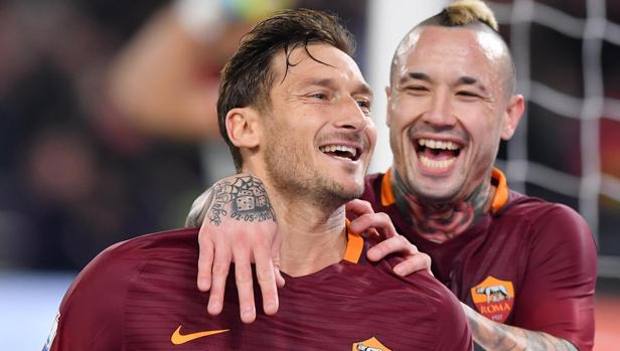 "Totti e De Rossi omertosi sulle minacce degli ultrà": le indagini del pm sui tifosi violenti